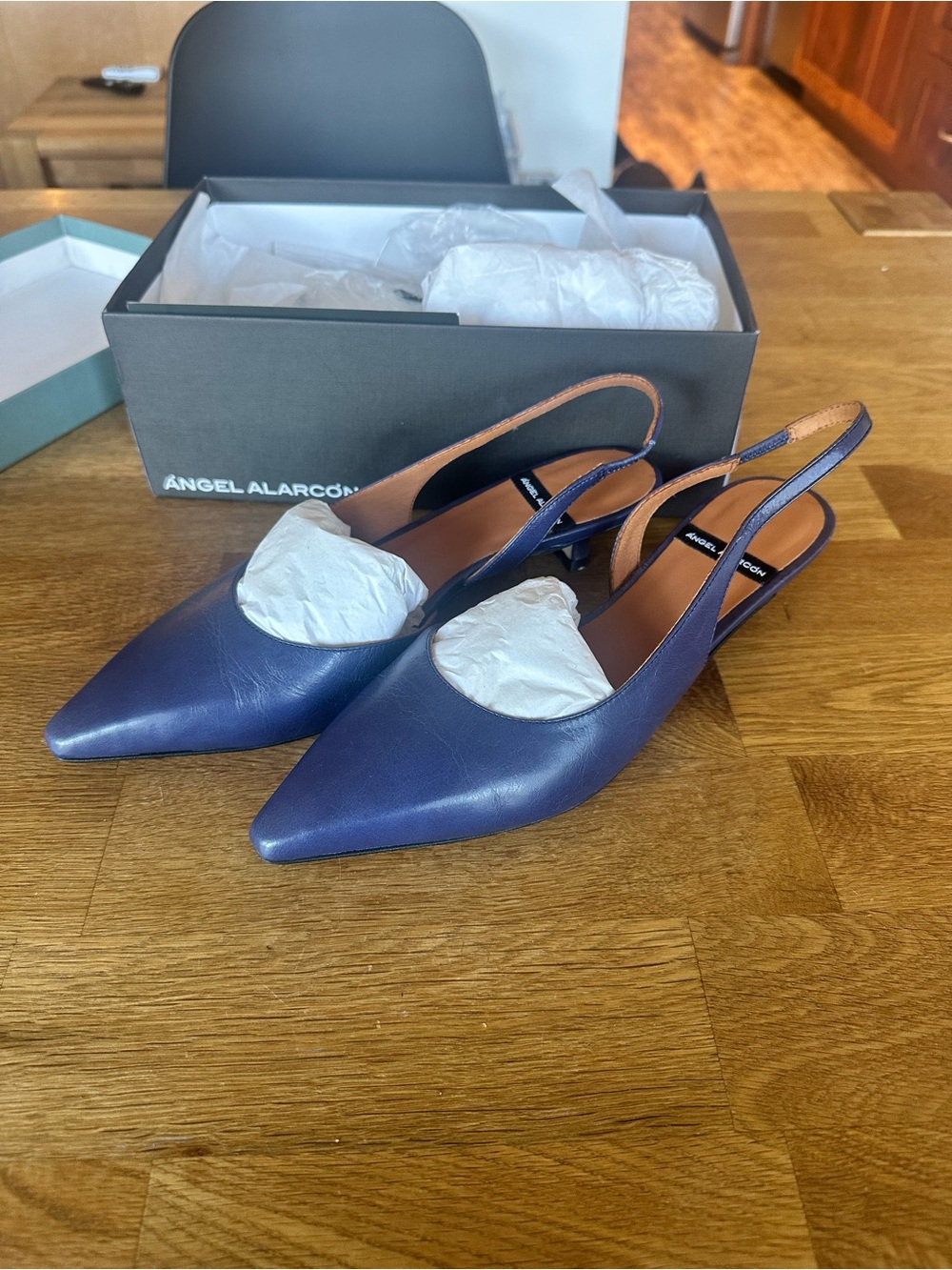 Ángel Alarcón leather heels